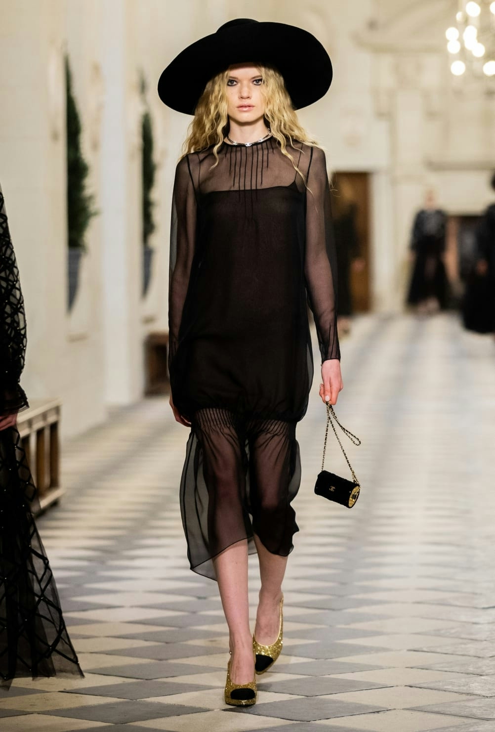 CHANEL Métiers d’art 2020:21-7.jpeg