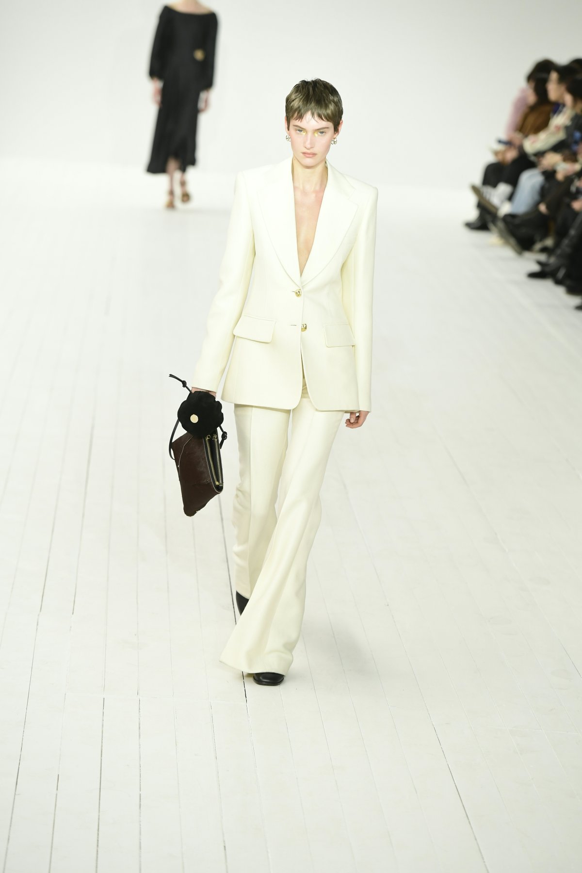 pfw rtw chloe fall 2023 runway paris formal wear suit adult female person woman fashion male man handbag