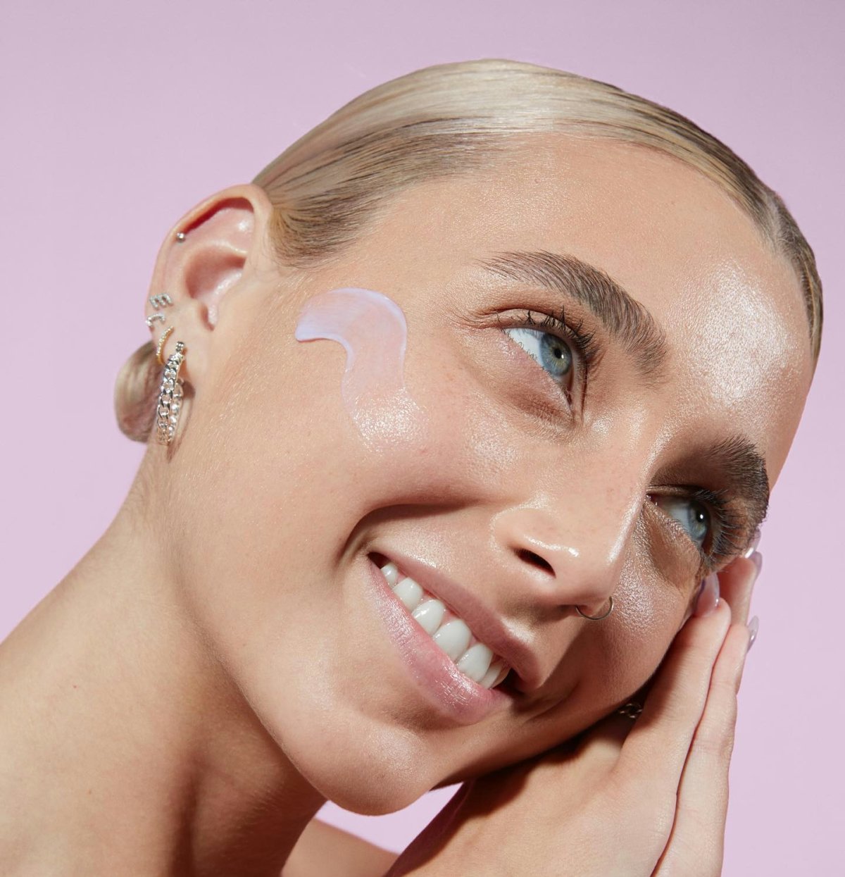 head person face adult female woman skin