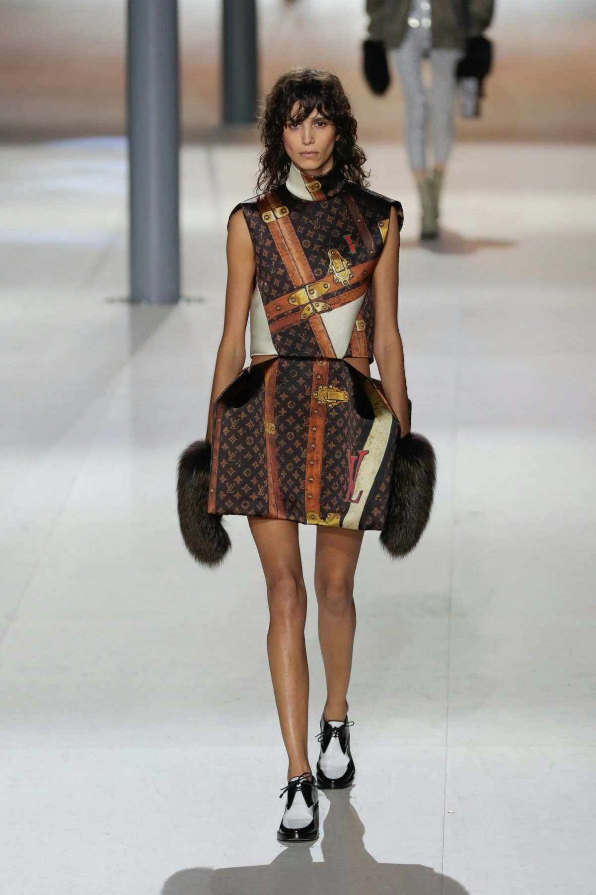 bestof topix paris fashion adult female person woman footwear shoe handbag dress runway