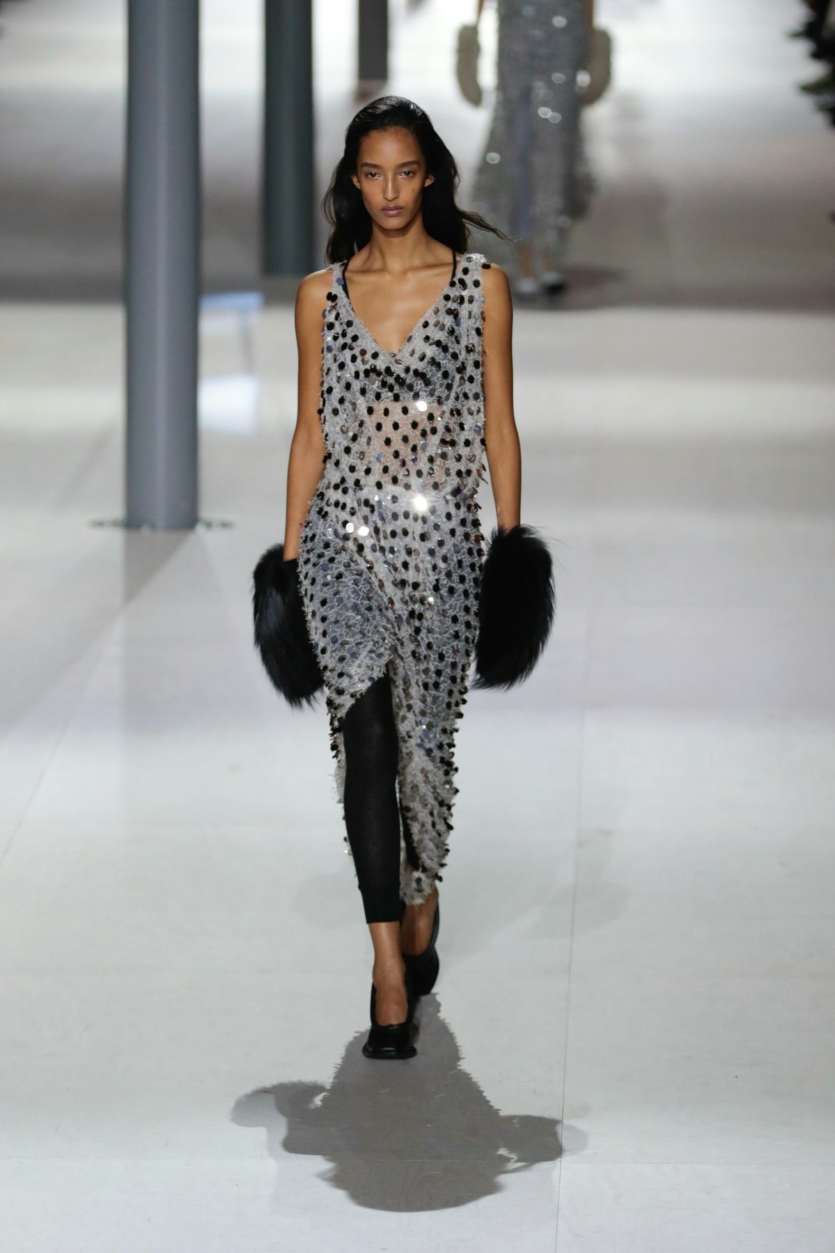 bestof topix paris adult female person woman fashion clothing dress runway shoe formal wear