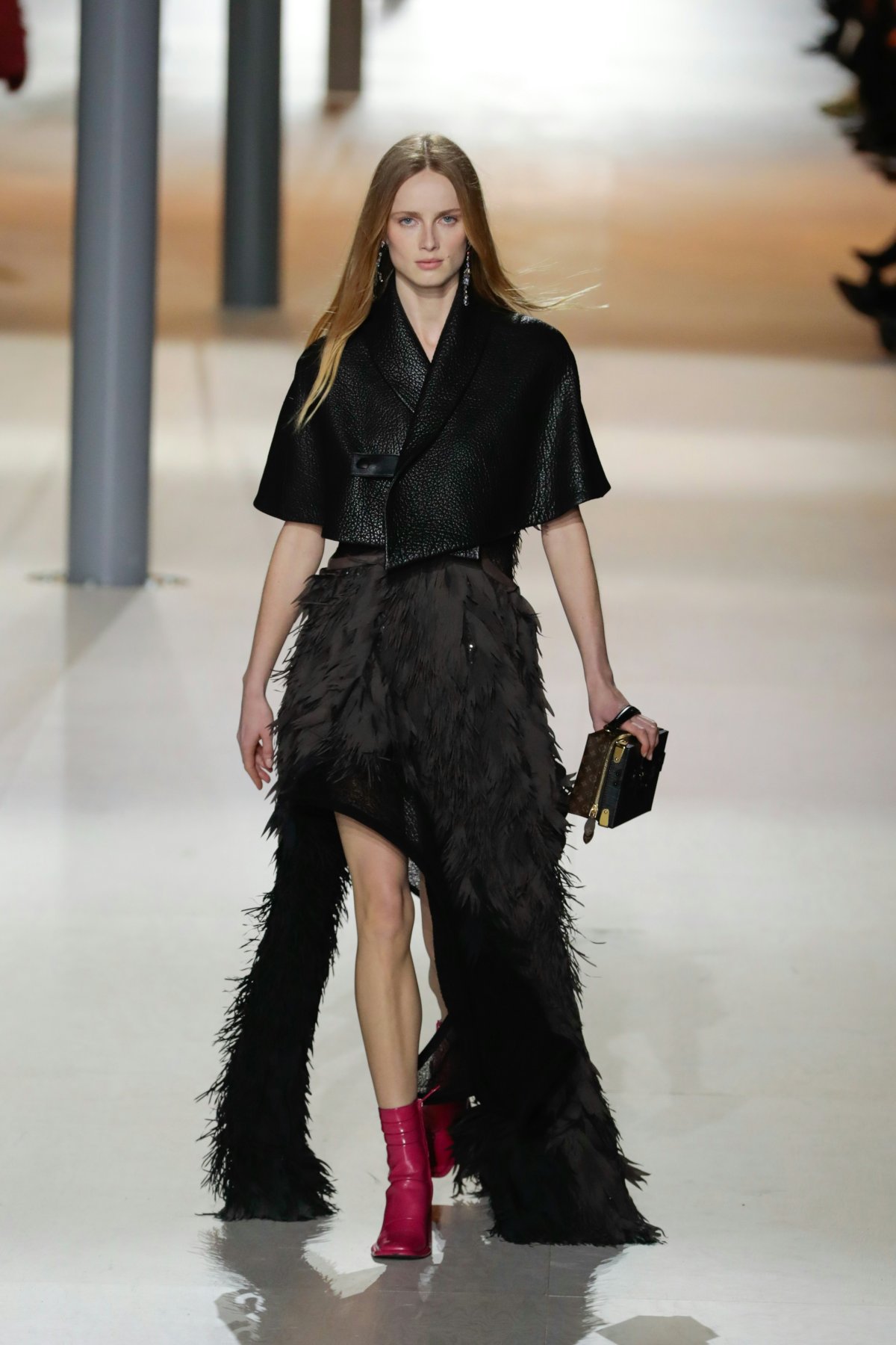 bestof topix paris fashion adult female person woman formal wear clothing dress shoe handbag