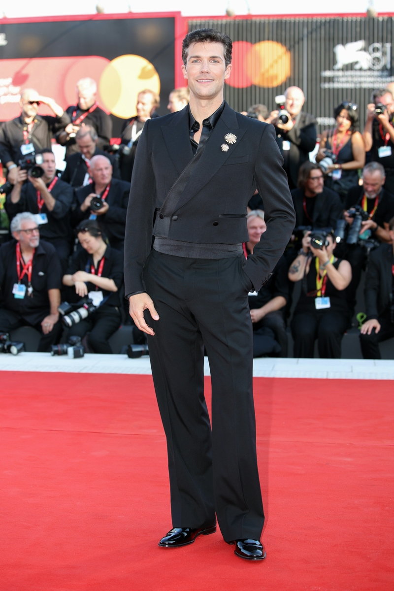 bestof topix venice fashion adult male man person shoe glasses camera hat tie