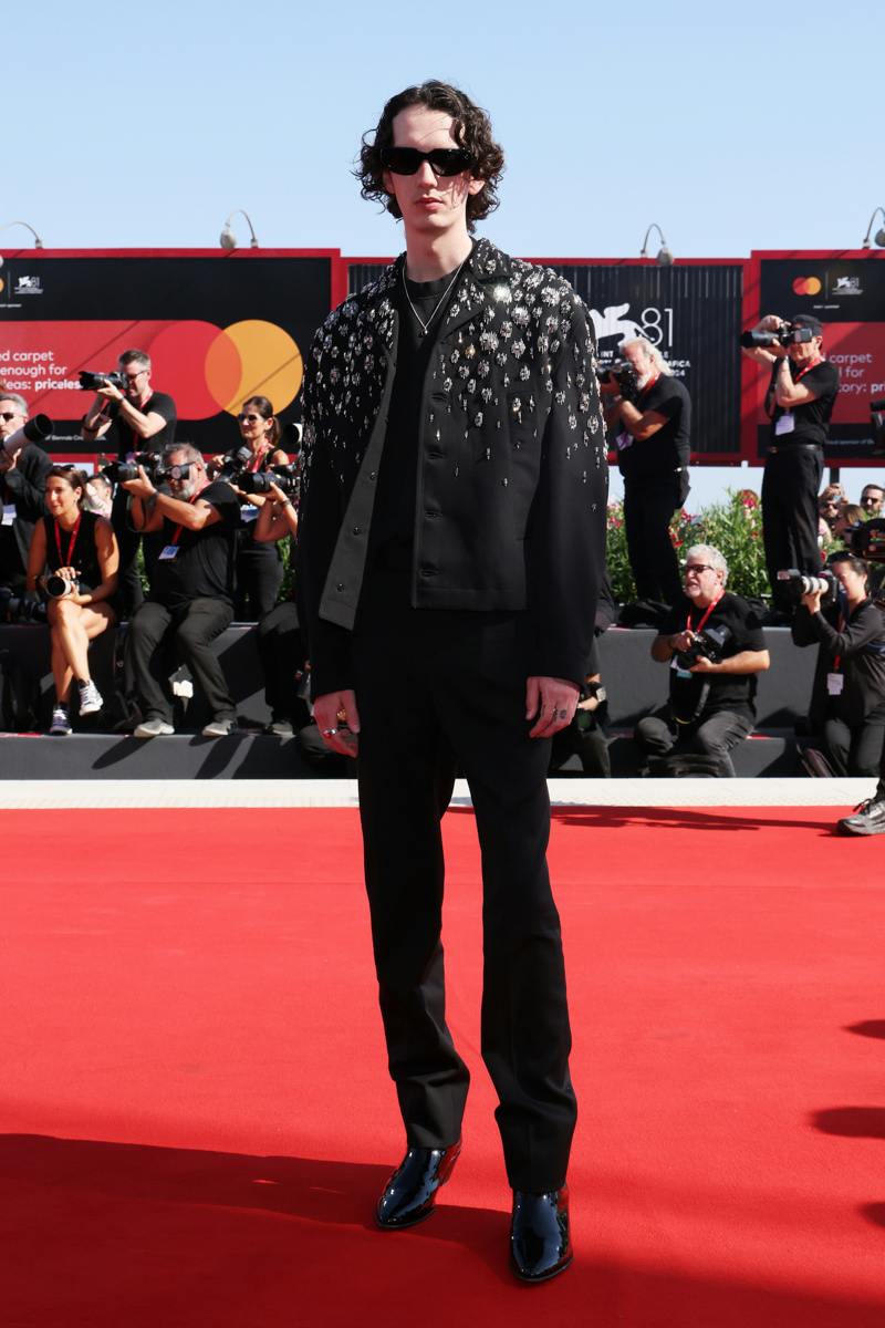 venice fashion shoe glasses lamp adult male man person premiere necklace