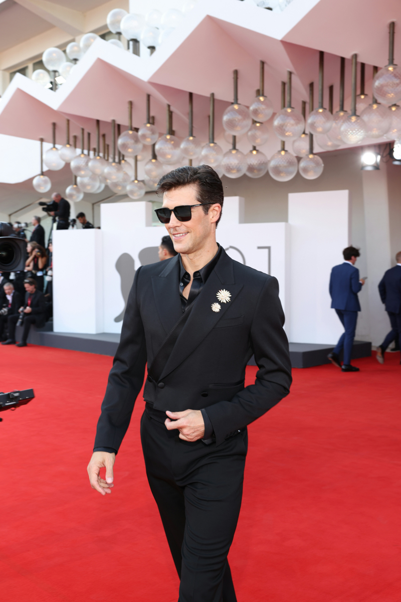 fashion premiere adult male man person shoe red carpet glasses tie