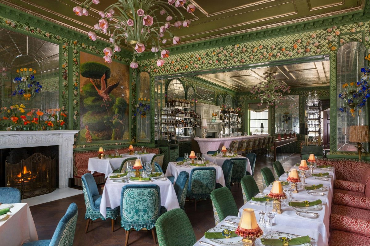 dining room dining table indoors table desk chair hall fun home decor banquet