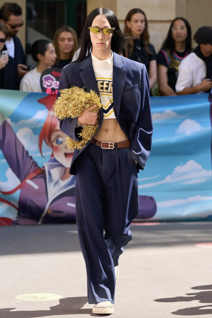 fashion long sleeve flower flower arrangement flower bouquet person belt adult female woman